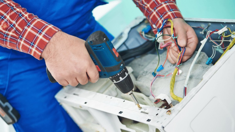 Güzelbahçe Arçelik Arçelik çamaşır makinesi kart tamiri – Su almama arızası orijinal parça ile giderildi. - Teknik servis örneği
